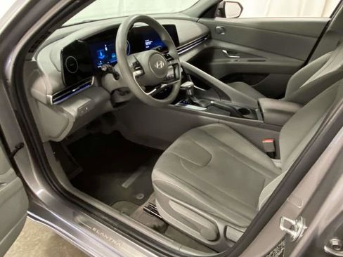 Used 2024 Hyundai Elantra SEL image 11