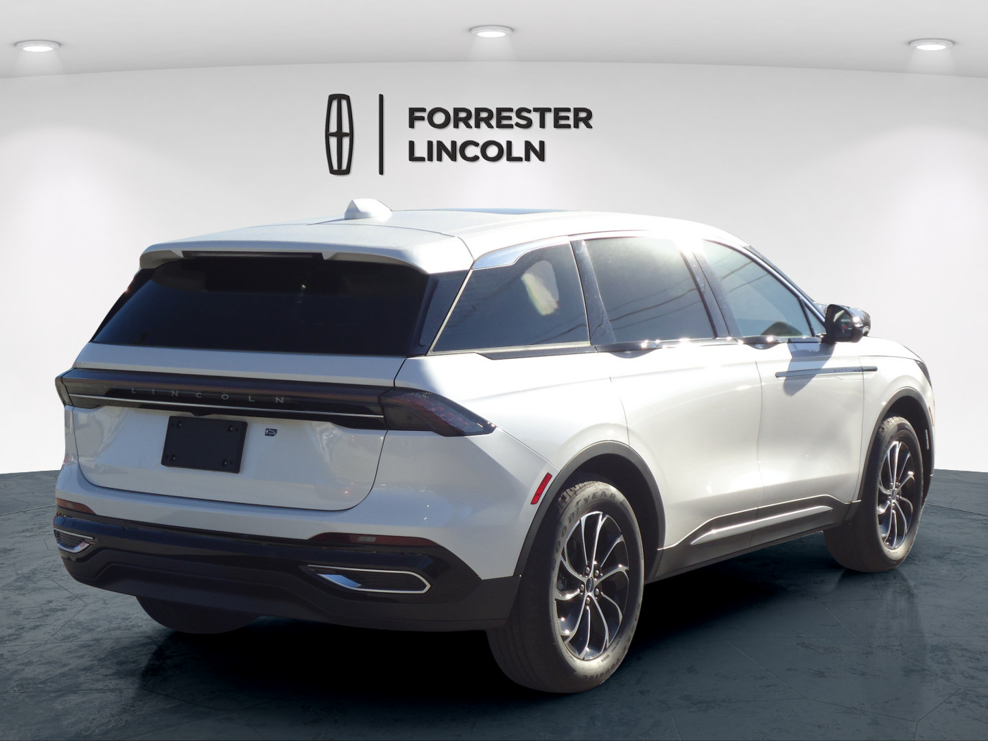 Used 2026 Lincoln Nautilus Premier w/ Equipment Group 102A AWD/4WD image 3