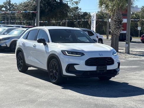 Certified 2025 Honda HR-V Sport image 2