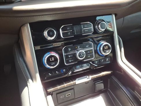 Used 2024 GMC Yukon XL Denali AWD/4WD image 25
