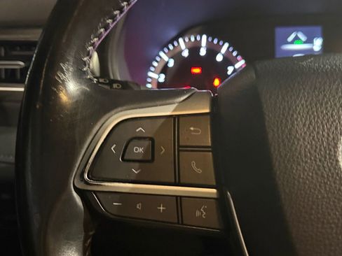 Used 2022 Toyota Highlander LE image 11