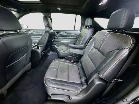 Used 2025 Chevrolet Traverse High Country AWD/4WD image 25