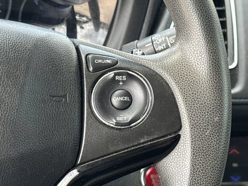 Used 2018 Honda HR-V EX image 40
