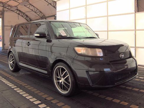 Used 2008 Scion xB FWD image 4