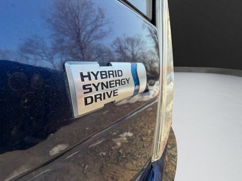 Used 2015 Toyota Prius Three image 31