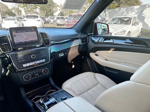 Used 2018 Mercedes-Benz GLS 450 4MATIC image 25