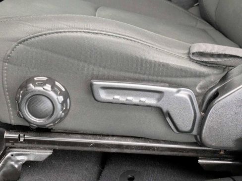 Used 2018 Jeep Wrangler Unlimited Sport AWD/4WD image 16