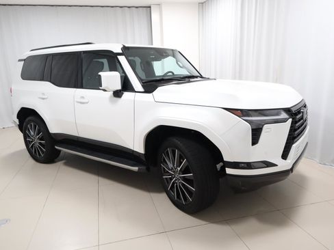 Used 2024 Lexus GX 550 image 7