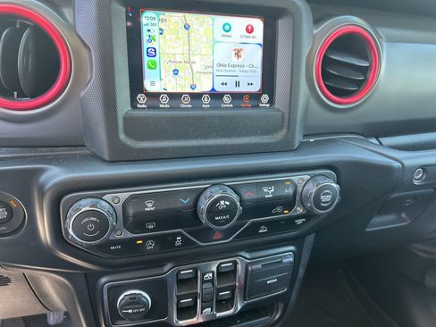 Used 2022 Jeep Wrangler Unlimited Sport image 2