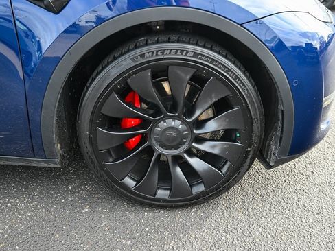 Used 2022 Tesla Model Y Performance image 15