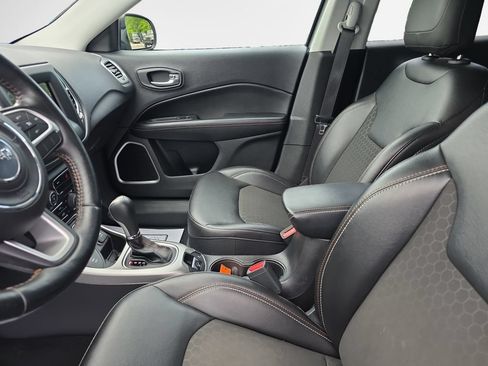 Used 2020 Jeep Compass Latitude w/ Cold Weather Group AWD/4WD image 12
