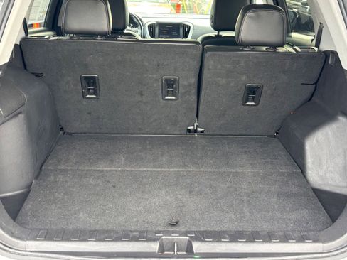 Used 2024 GMC Terrain SLT image 33