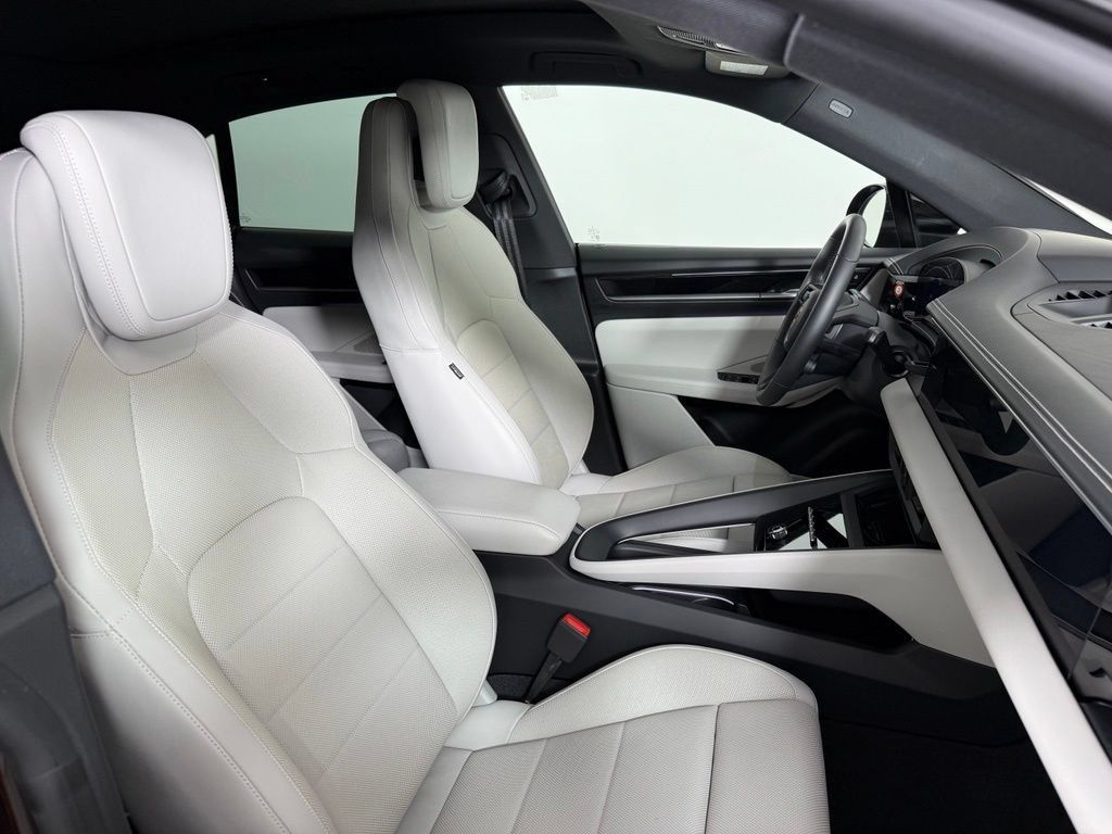 Certified 2025 Porsche Macan 4S Electric AWD/4WD image 16