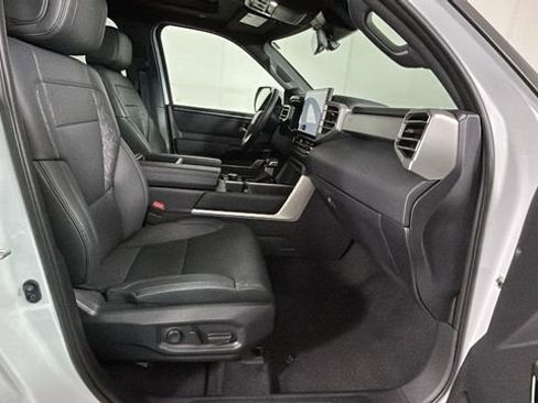 Used 2025 Toyota Tundra Limited AWD/4WD image 31