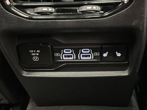 Used 2022 Jeep Grand Cherokee Trailhawk w/ Luxury Tech Group III AWD/4WD image 35
