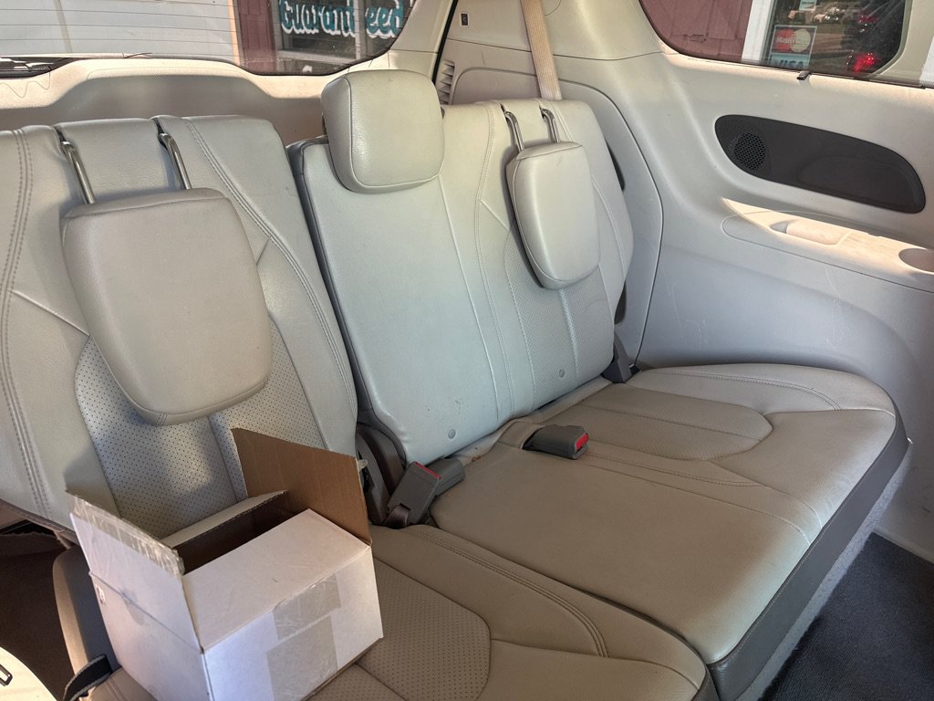 Used 2017 Chrysler Pacifica Touring-L Plus w/ Advanced Safetytec Group FWD image 14