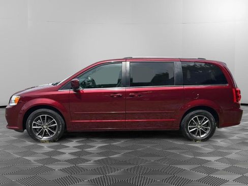 Used 2017 Dodge Grand Caravan SXT FWD image 5