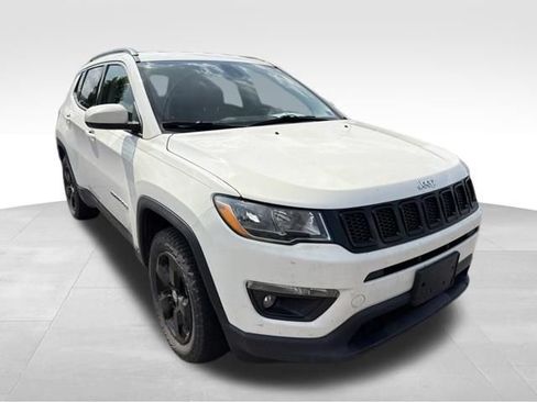 Used 2019 Jeep Compass Latitude w/ Popular Equipment Group AWD/4WD image 2