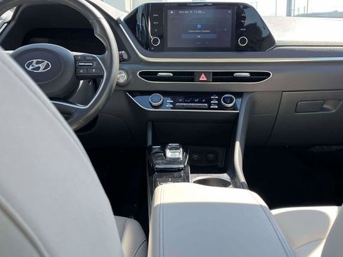 Used 2022 Hyundai Sonata SEL w/ Convenience Package FWD image 3