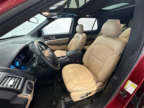 Used 2017 Ford Explorer XLT w/ Equipment Group 202A image 11