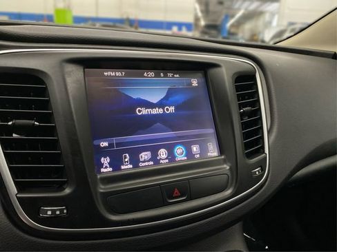 Used 2016 Chrysler 200 Limited w/ Convenience Group FWD image 29