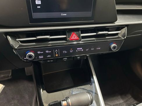 Used 2023 Kia Niro LX FWD image 23