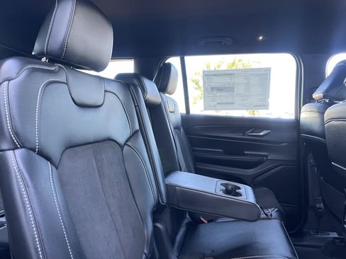 New 2025 Jeep Grand Cherokee L Laredo image 26