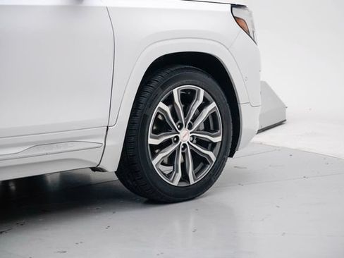 Used 2020 GMC Terrain Denali w/ Denali Premium Package FWD image 7