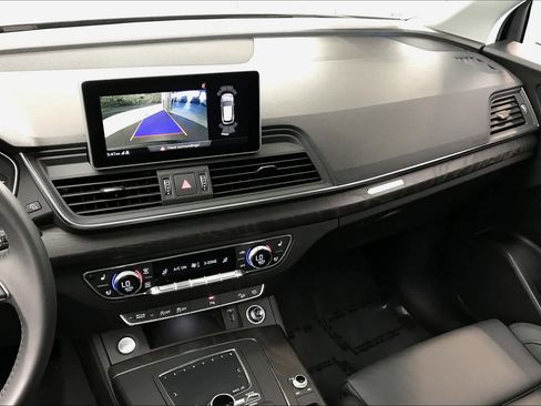 Used 2019 Audi Q5 2.0T Premium Plus w/ Premium Plus Package AWD/4WD image 5