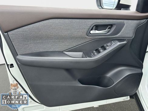 Used 2023 Nissan Rogue SV AWD/4WD image 17