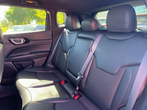 Used 2025 Jeep Compass Latitude w/ Convenience Group image 19