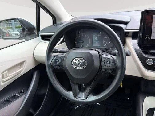 Used 2025 Toyota Corolla LE FWD image 11