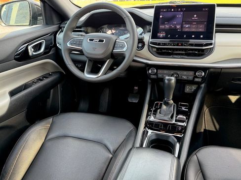 Used 2024 Jeep Compass Limited image 27