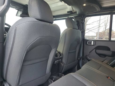 New 2025 Jeep Gladiator Sport AWD/4WD image 11