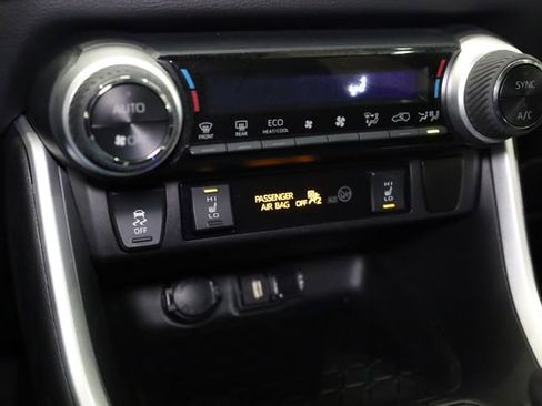 Used 2021 Toyota RAV4 XLE w/ XLE Grade Weather Package image 21