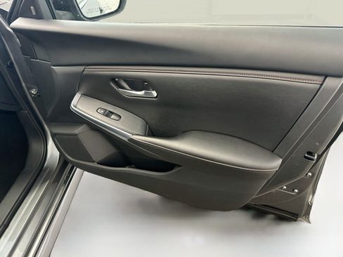 Used 2025 Nissan Sentra SR FWD image 32