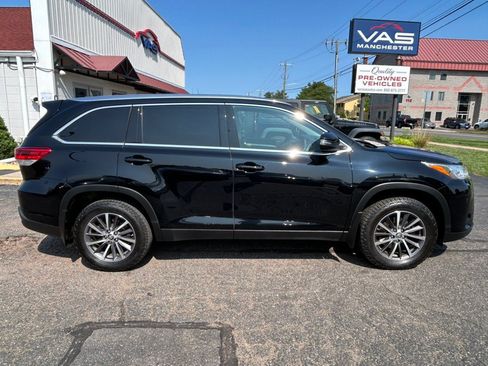 Used 2019 Toyota Highlander XLE AWD/4WD image 4
