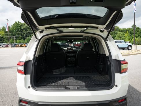 Used 2023 Honda Pilot Touring image 9