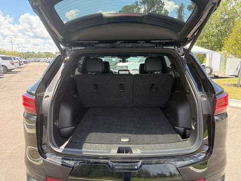 Used 2025 Chevrolet Blazer RS FWD image 19
