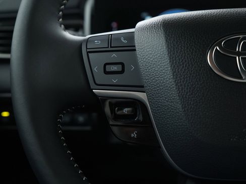 Used 2025 Toyota Camry SE image 24