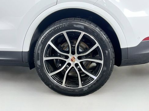 New 2026 Porsche Cayenne Base image 33