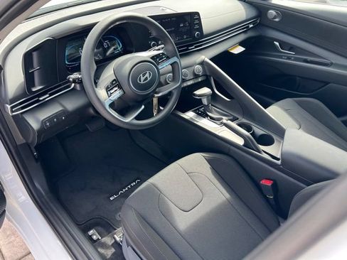 New 2026 Hyundai Elantra SE FWD image 17