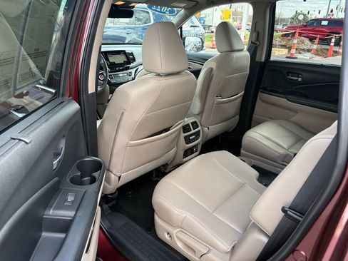 Certified 2022 Honda Pilot Touring image 18