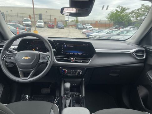 Used 2025 Chevrolet TrailBlazer LT FWD image 32