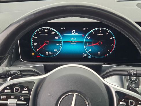 Used 2021 Mercedes-Benz GLB 250 4MATIC w/ Premium Package image 39