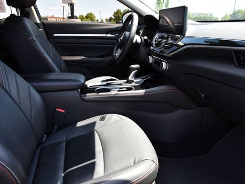 Used 2024 Nissan Altima 2.5 SR w/ SR Premium Package FWD image 34