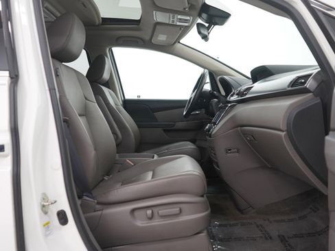 Used 2016 Honda Odyssey Touring Elite image 10