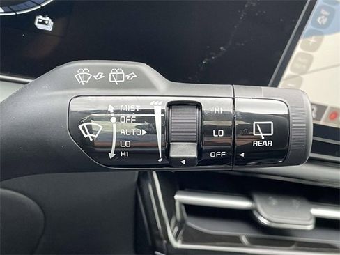 New 2025 Kia Niro SX image 32