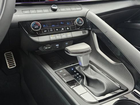Used 2025 Hyundai Elantra SEL image 20