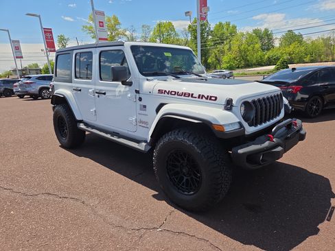 Used 2022 Jeep Wrangler Unlimited Sahara w/ Cold Weather Group AWD/4WD image 1